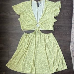 H&M Divided Floral Cut Out Dress - Size: Large